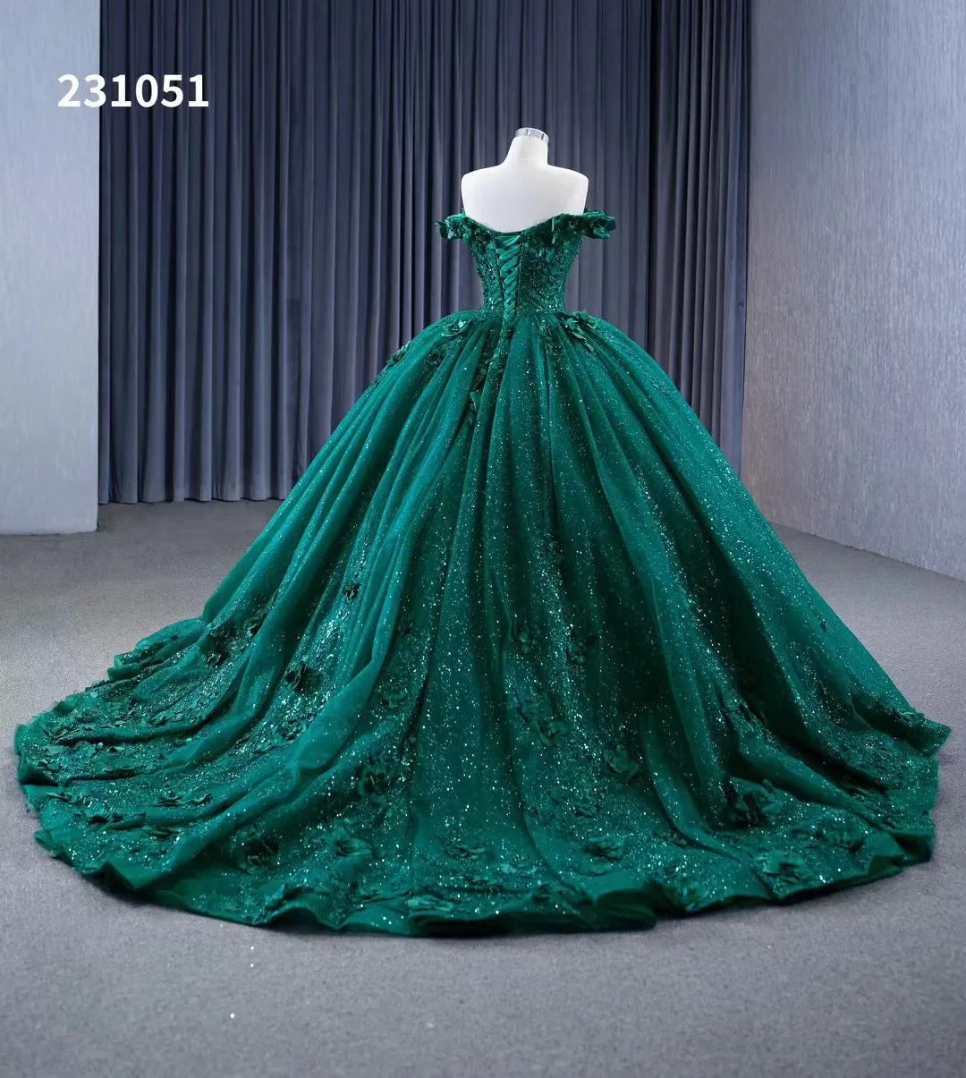 Sparkly Green Ball Gowns Off-the-shoulder Sweet 16 Ball Gown Tiered Quinceanera Dress 231051