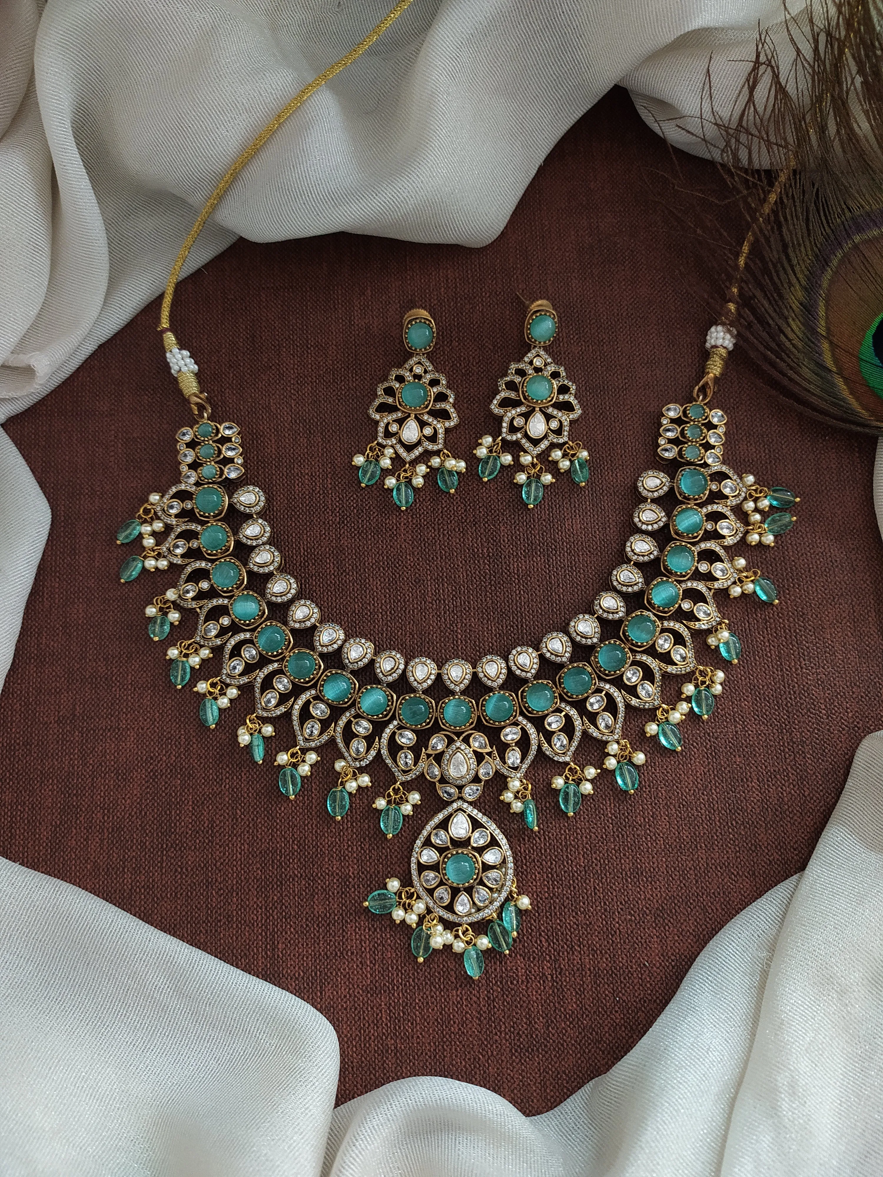 Splendid Look Victorian Diamond Necklace Sets in Trending Colors