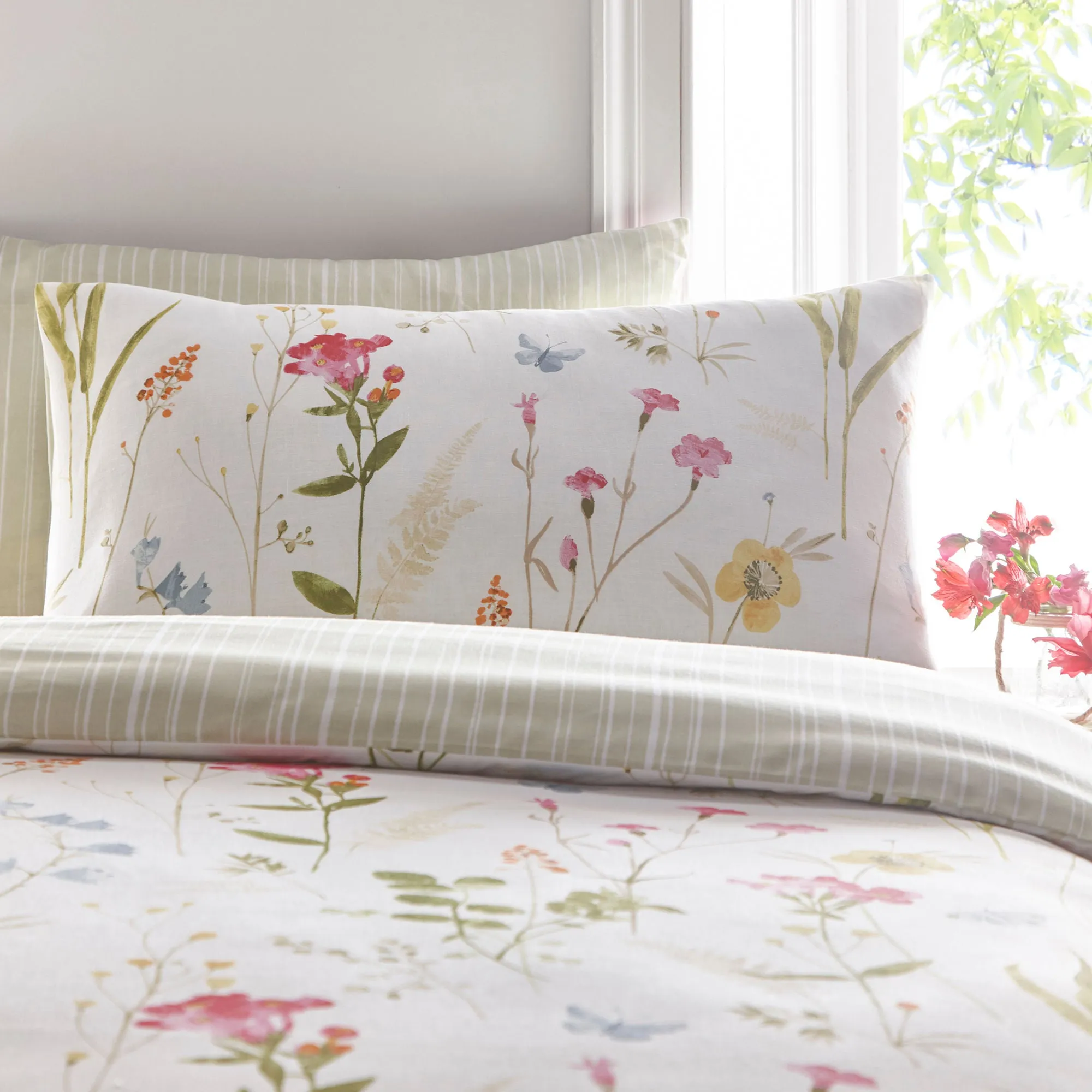 Spring Glade Duvet Cover Set by Dreams & Drapes in Multicolour