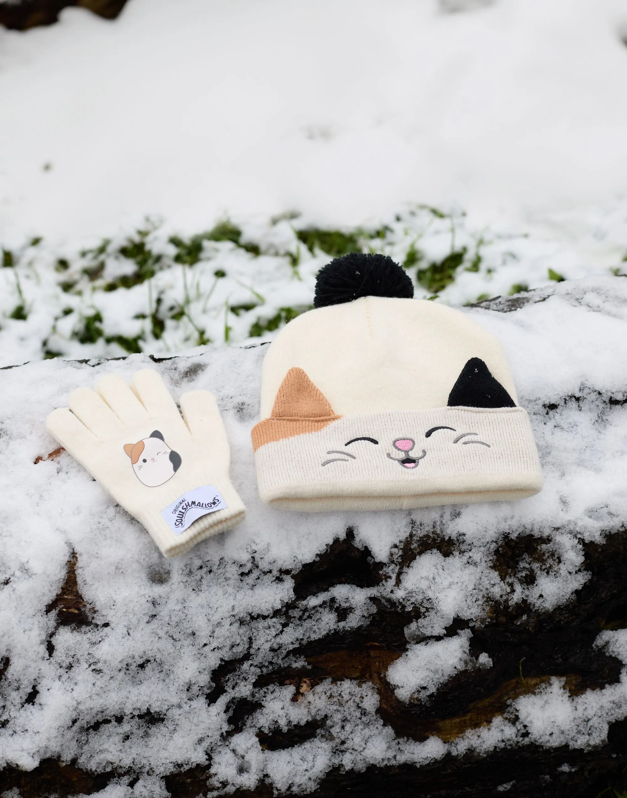 Squishmallows Cam The Cat Girls Beige Beanie and Gloves Set