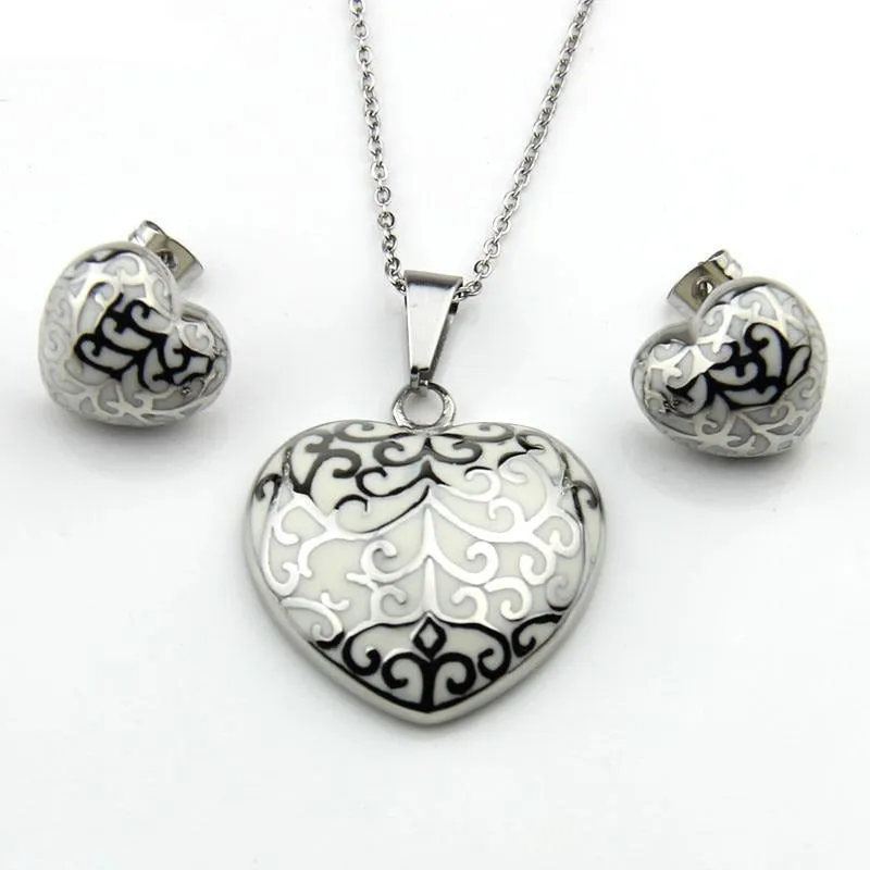 Stainless Steel Jewelry Retro Pattern Heart Enamel Jewelry Set for Women in Silver Color