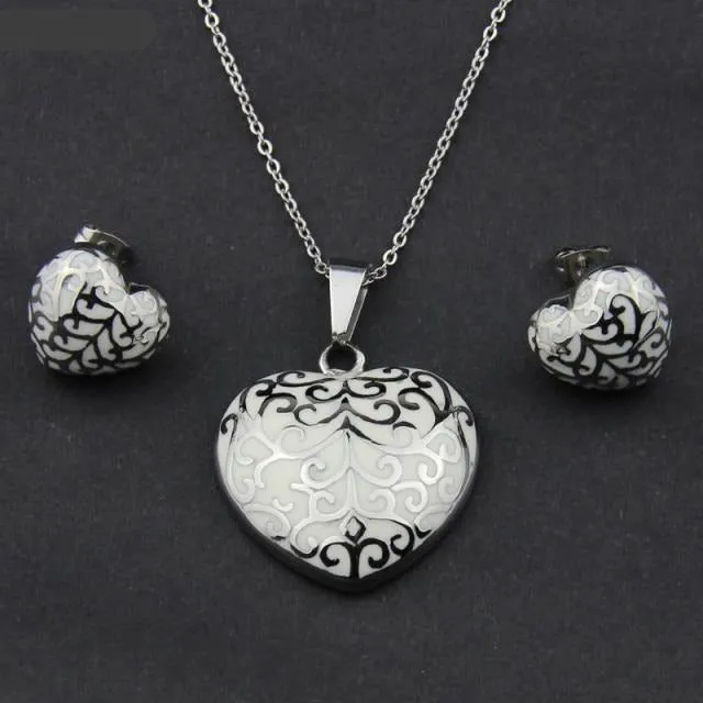 Stainless Steel Jewelry Retro Pattern Heart Enamel Jewelry Set for Women in Silver Color