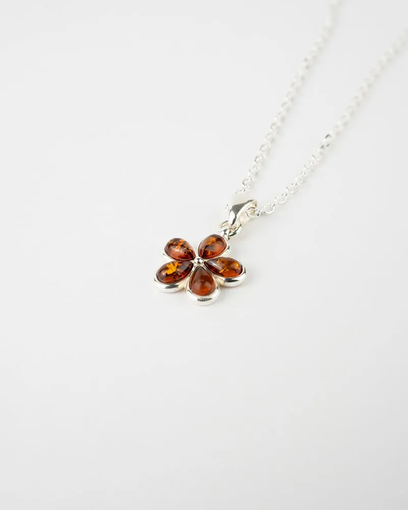 Subtle Flower Pendant Necklace