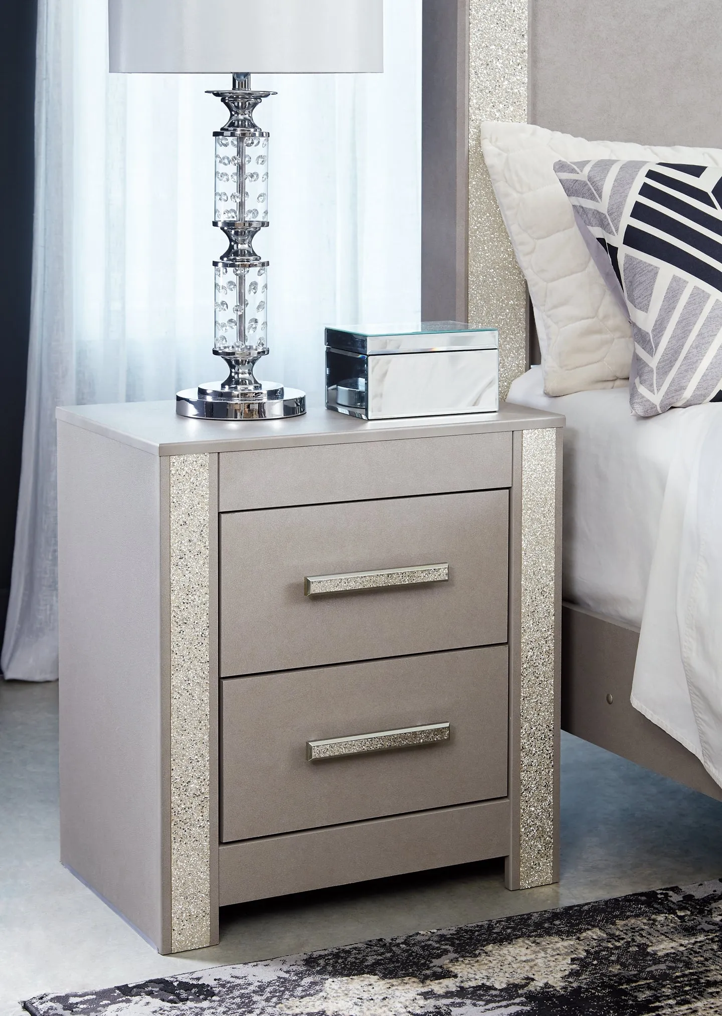 Surancha Queen Panel Bed with Mirrored Dresser and Nightstand