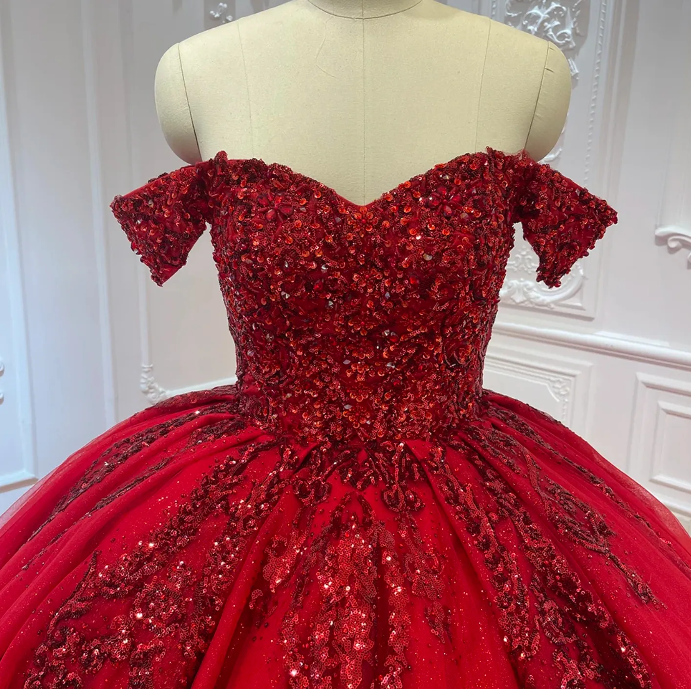 Sweetheart Red Dress Sparkly Sequins Luxury Ball Gown Quinceañera Dress