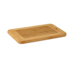 Tabla para cortar pan con rejilla.