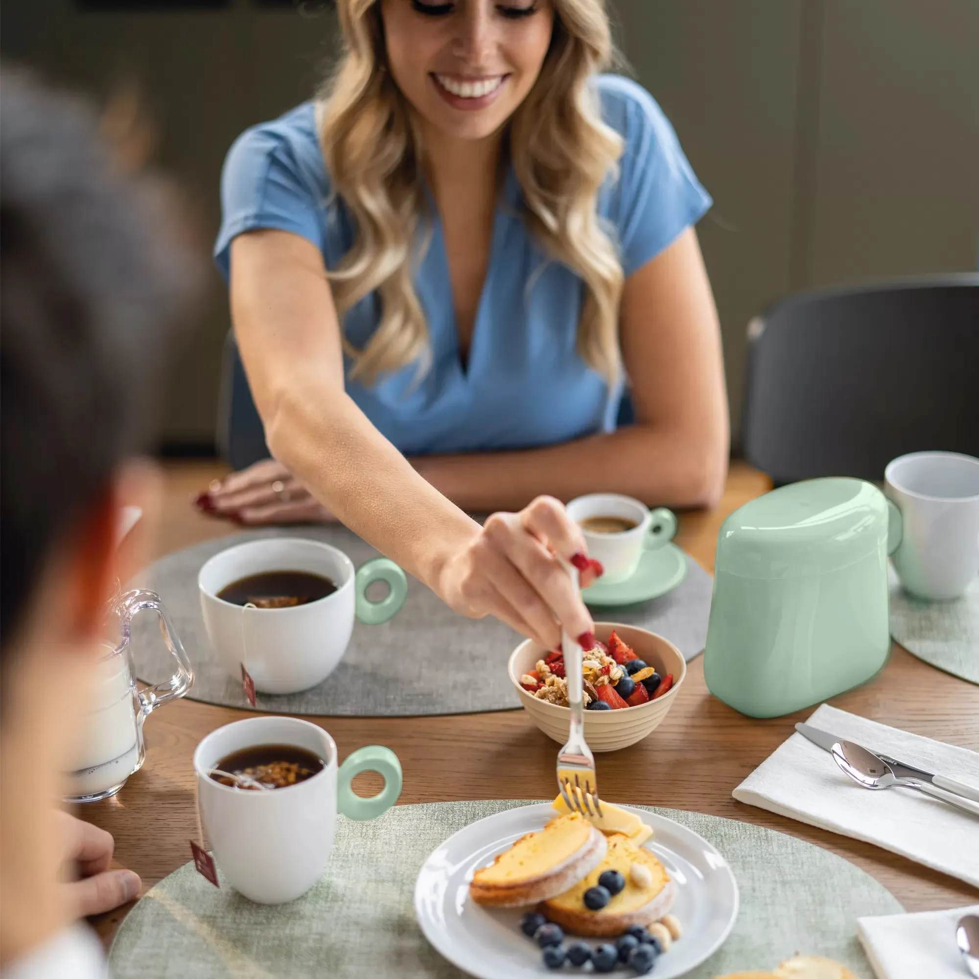 Taza "Every Day" para desayuno, en blanco y verde