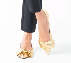 The Bow Pointed Flat in Gold