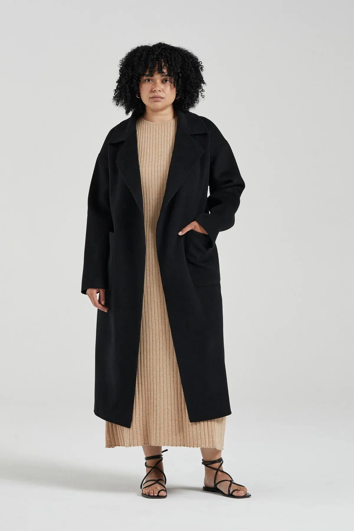 THE CAMILLA COAT BLACK CASHMERE