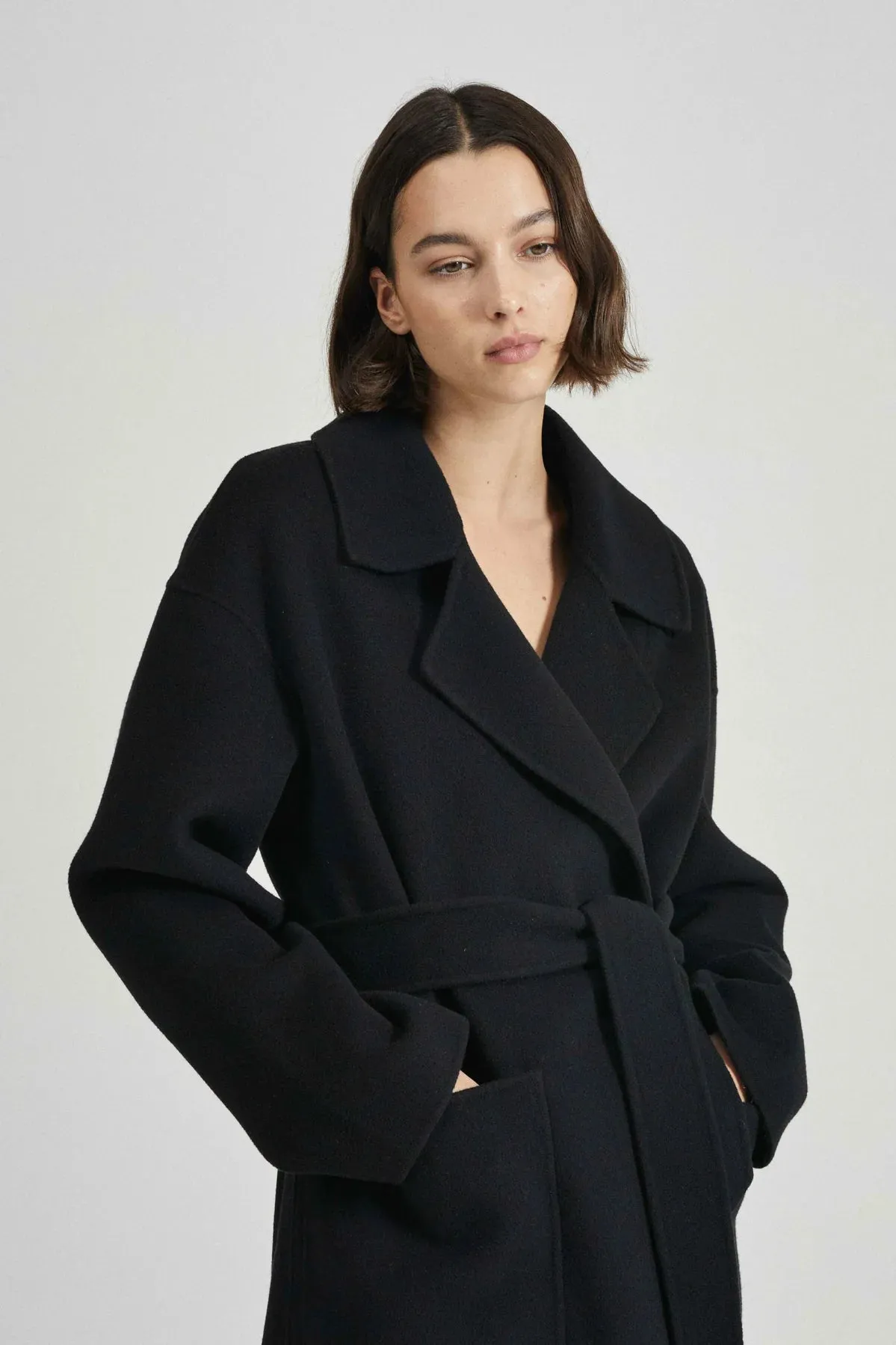 THE CAMILLA COAT BLACK CASHMERE