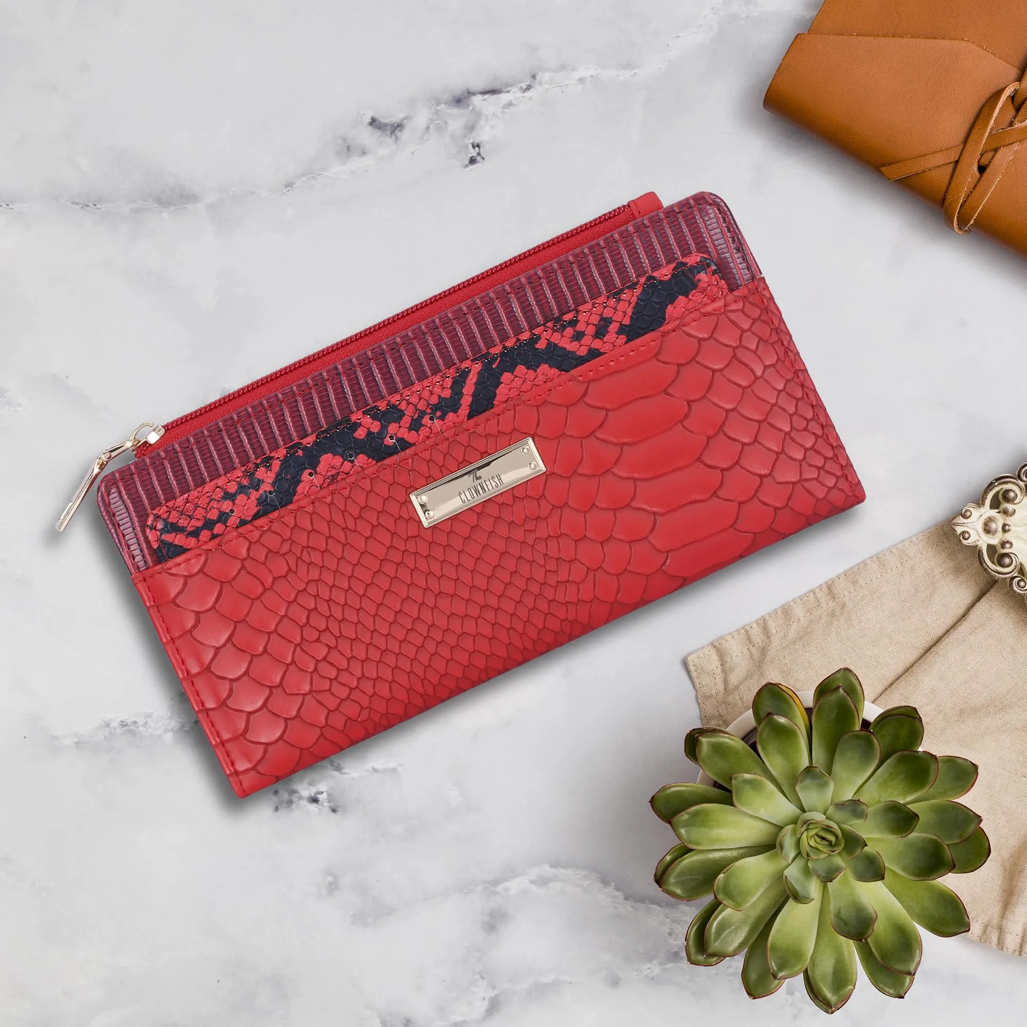 THE CLOWNFISH Prospera Collection Crocodile Finish Faux Leather Bi-Fold Womens Wallet Clutch Ladies Purse with Separate Multiple Cards Holder (Crimson Red)