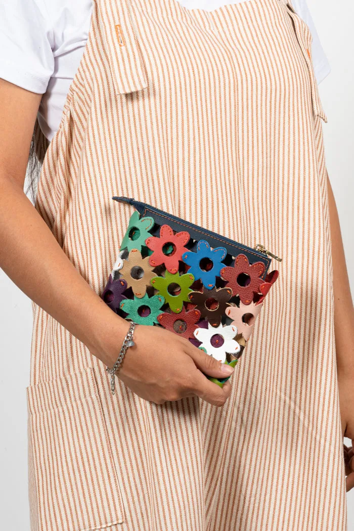 The Daisy Interlocking Leather Clutch Small Multicolor