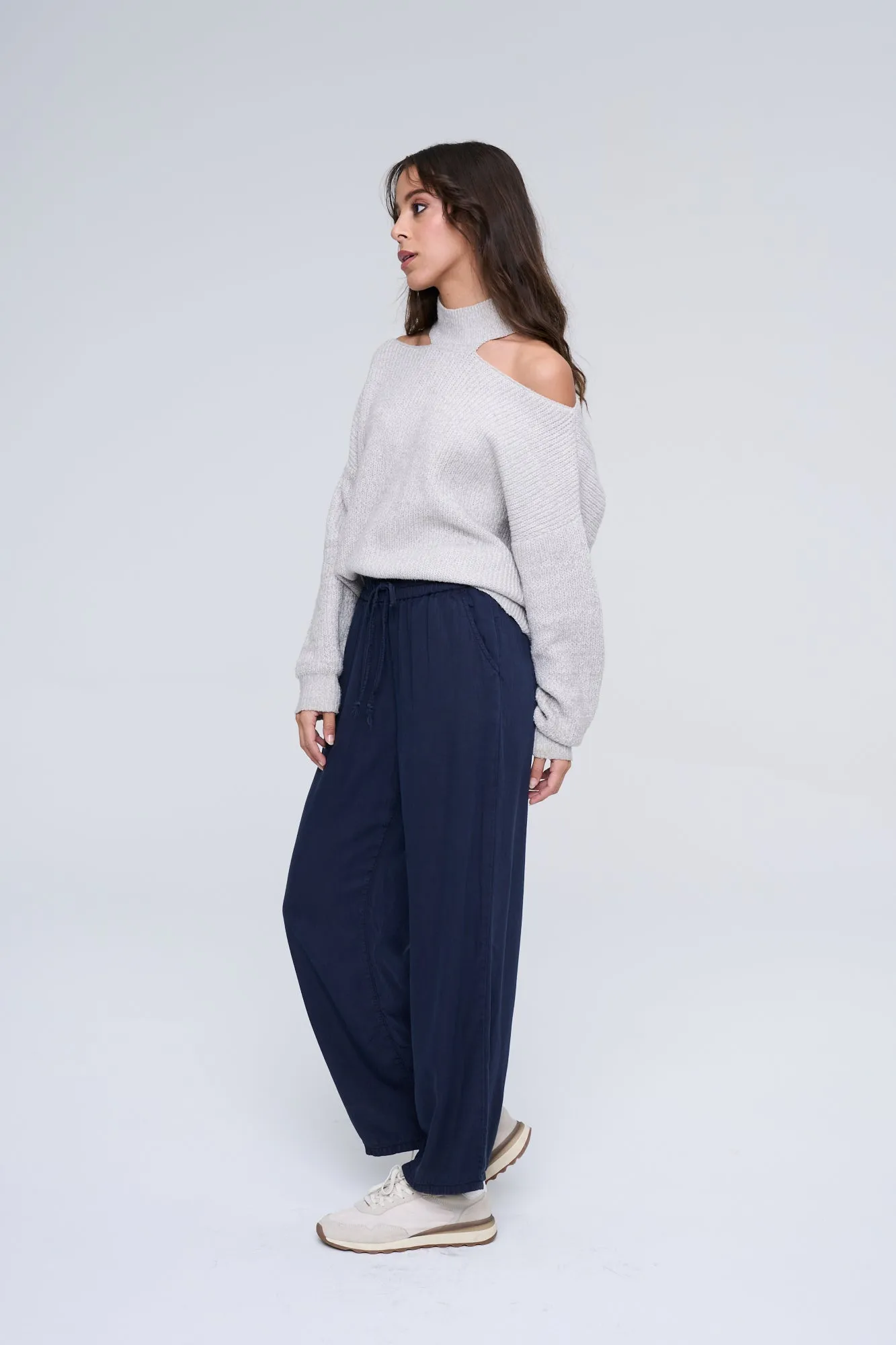 TIE WAIST LOOSE LINEN PANTS IN NAVY / SP-P12423NV