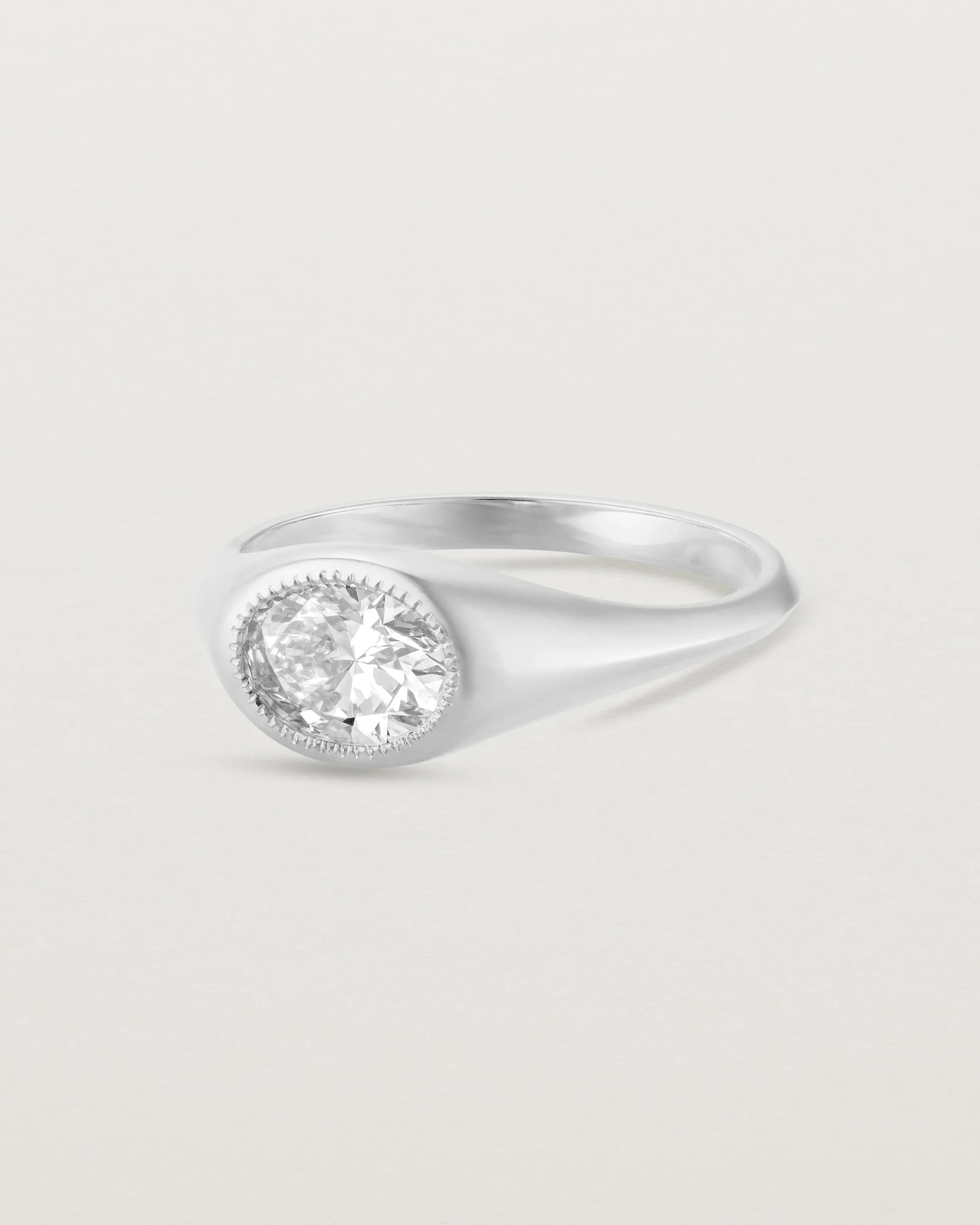 Átlas Oval Signet | Laboratory Grown Diamond