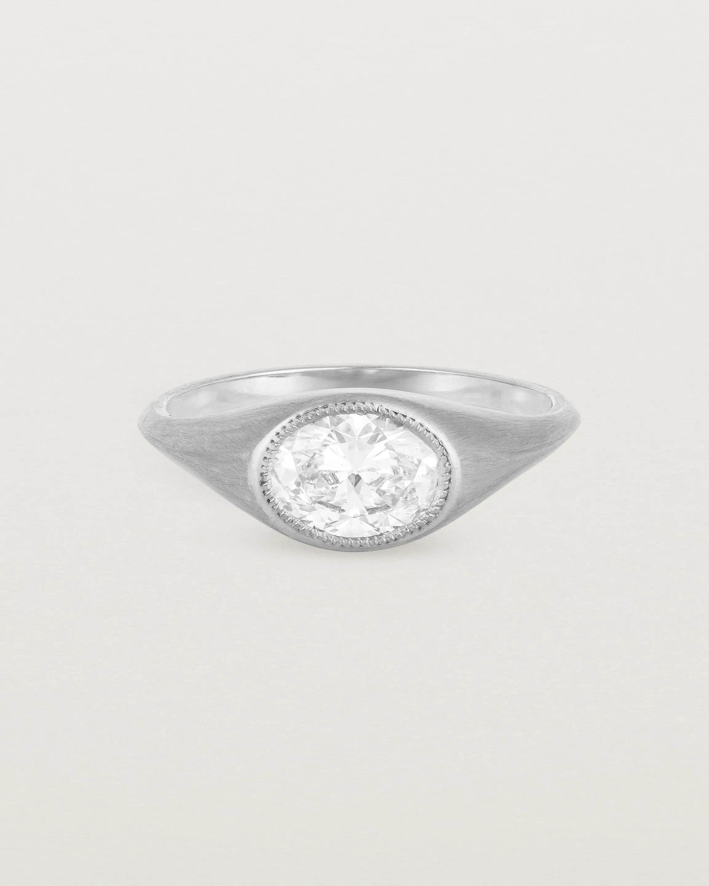 Átlas Oval Signet | Laboratory Grown Diamond