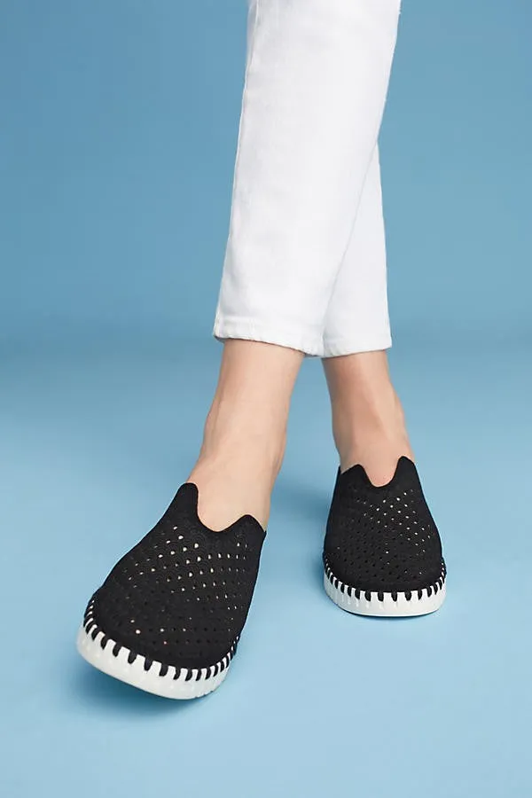 Tulip 139 - The On-The-Go Slip-On in Black