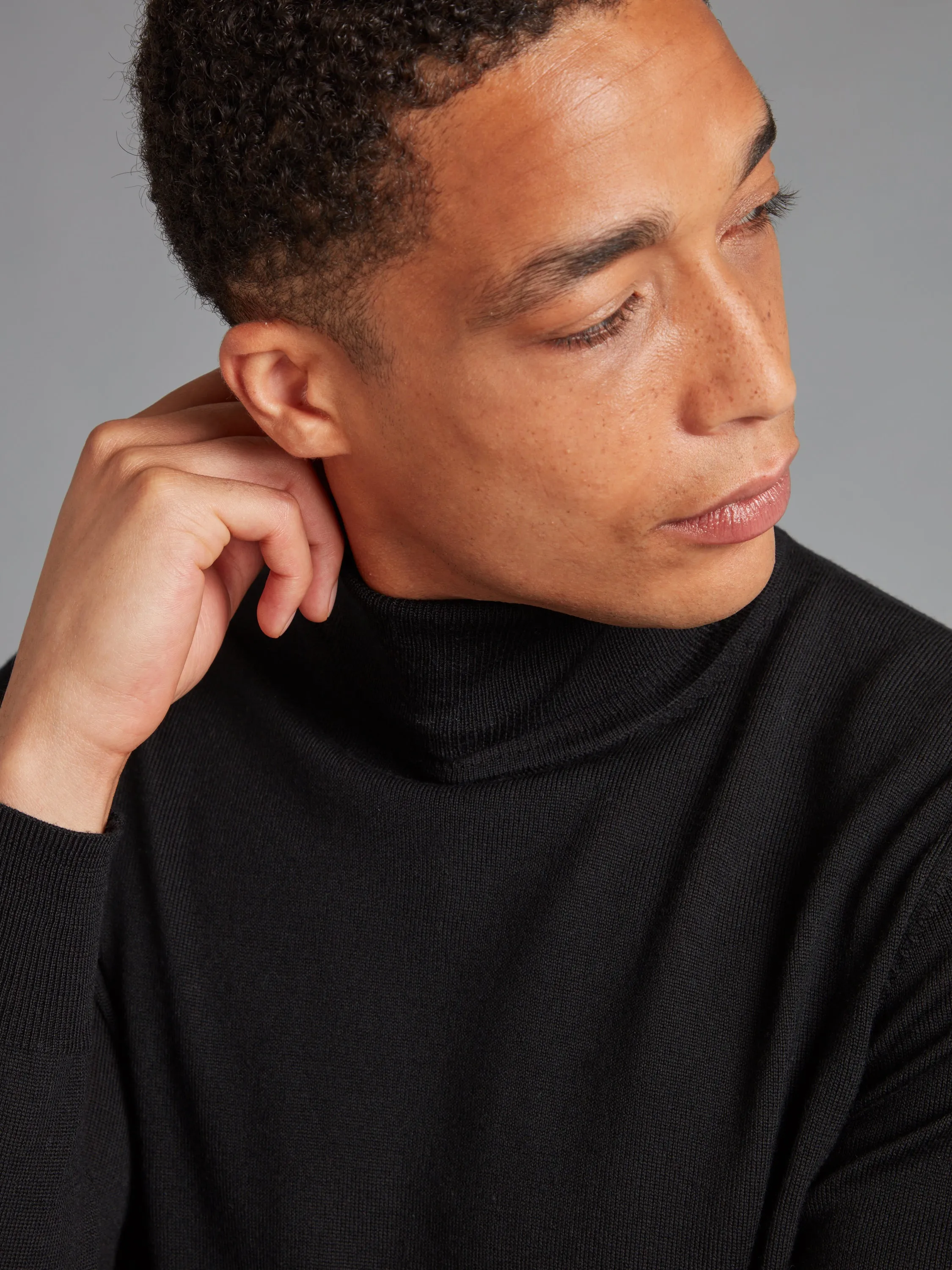 Turtle Neck Merino Sweater - Black