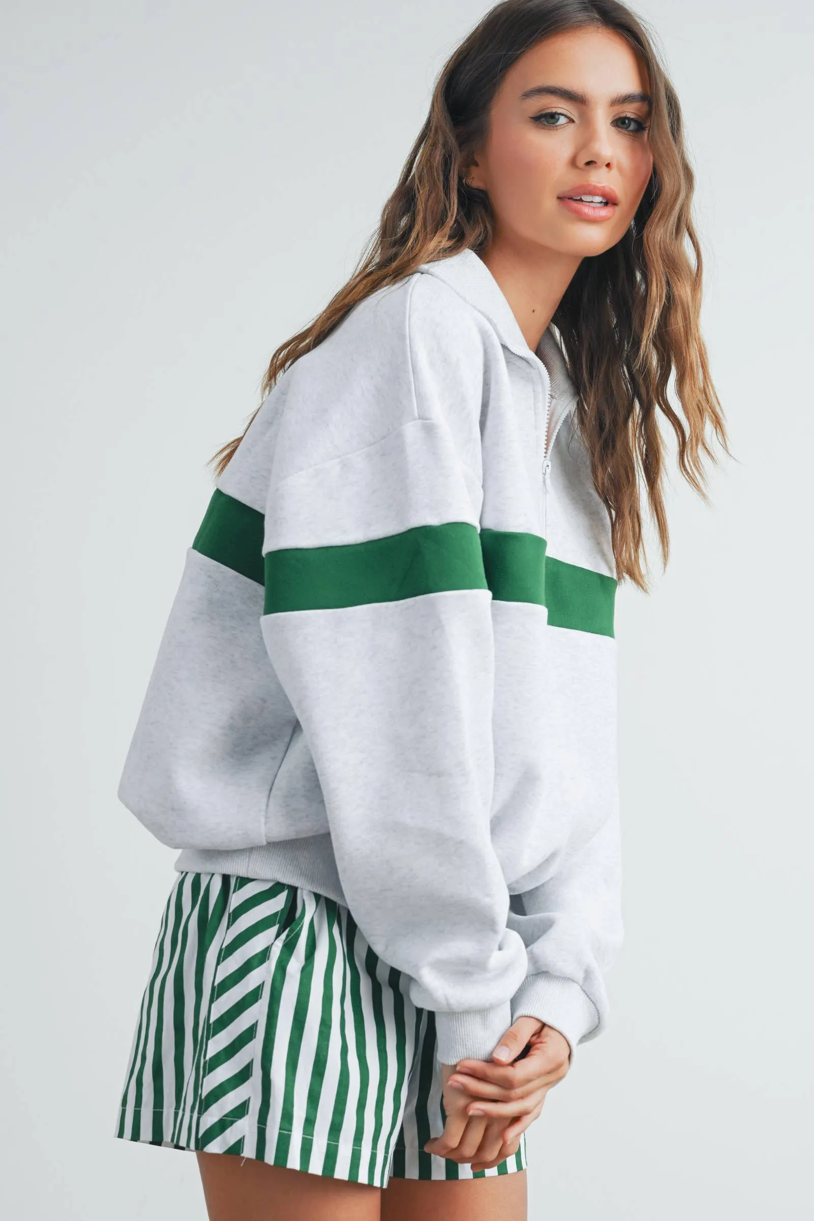 TWO-TONED HALF ZIP COLLAR SWEATSHIRT