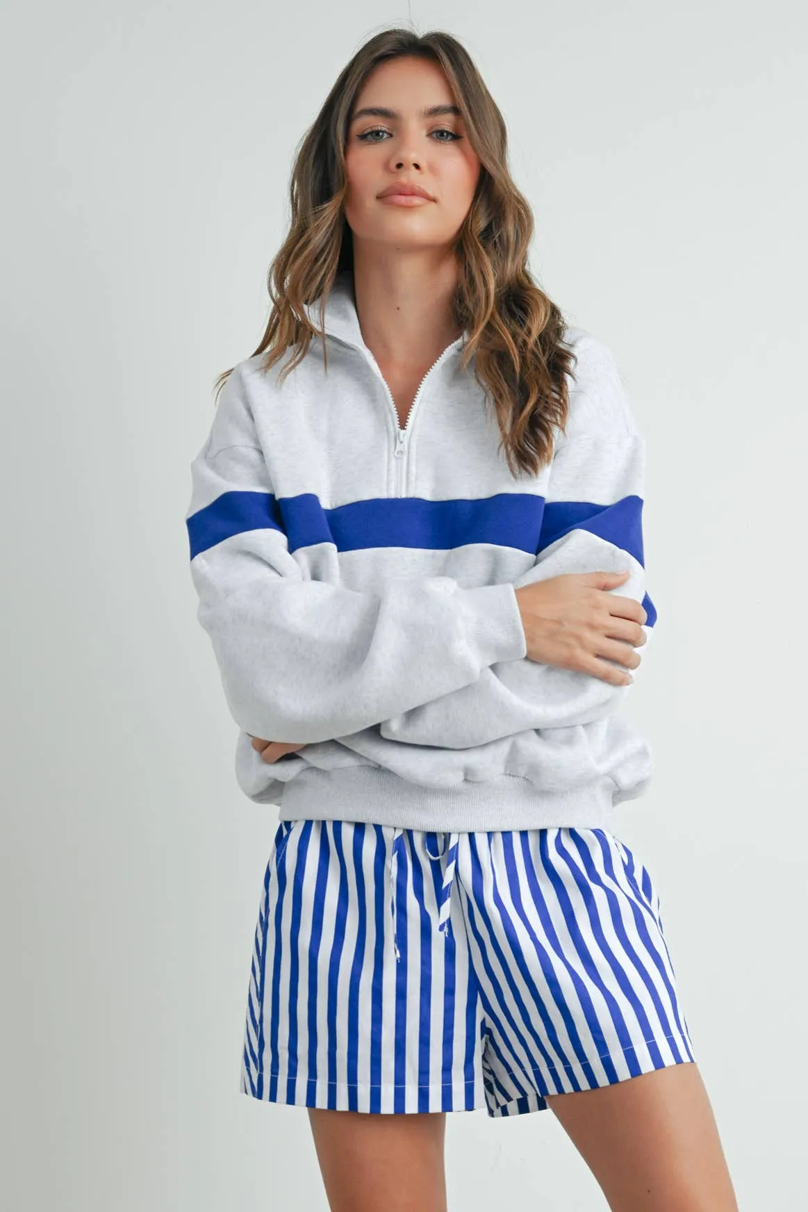 TWO-TONED HALF ZIP COLLAR SWEATSHIRT