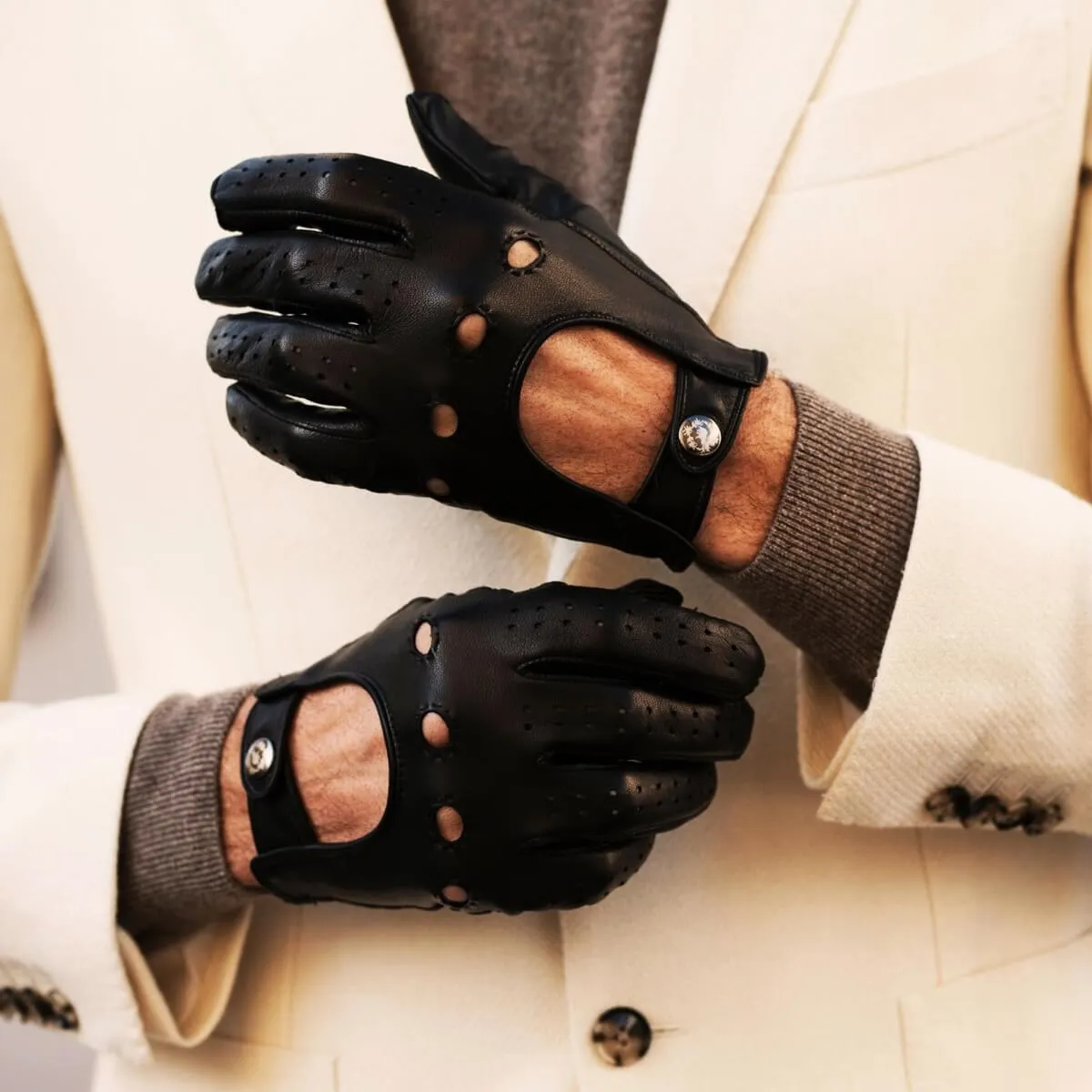 Umberto (black) - Italian lambskin leather driving gloves & touchscreen feature