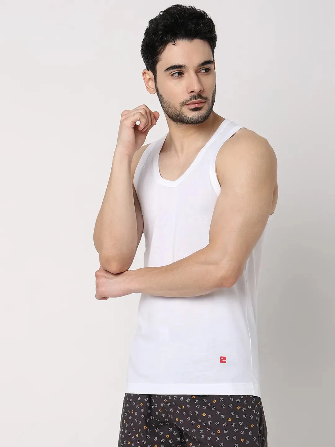 Underjeans By Spykar Men Premium White Cotton Blend Regular Fit Vest