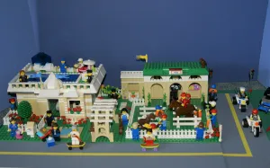 UNIQUE CUSTOM LEGO SET, POOL PARTY AT THE BERMUDA RANCH: 1101 PCS: 27, NOW RARE, RETIRED "TOWN" MINIFIGURES (1978-2010). HORSES, COLT, DOG, OWL, HOUSE, STABLES, GARDENS, FOUNTAIN, VEHICLES, BUGGIES, HARBOUR, MULTIPLE ACCESSORIES ETC (KIT 19)