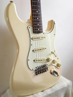 Used Fender Stratocaster '62 Reissue Vintage White