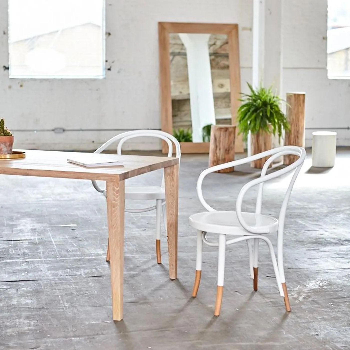 VALLA Dining Table