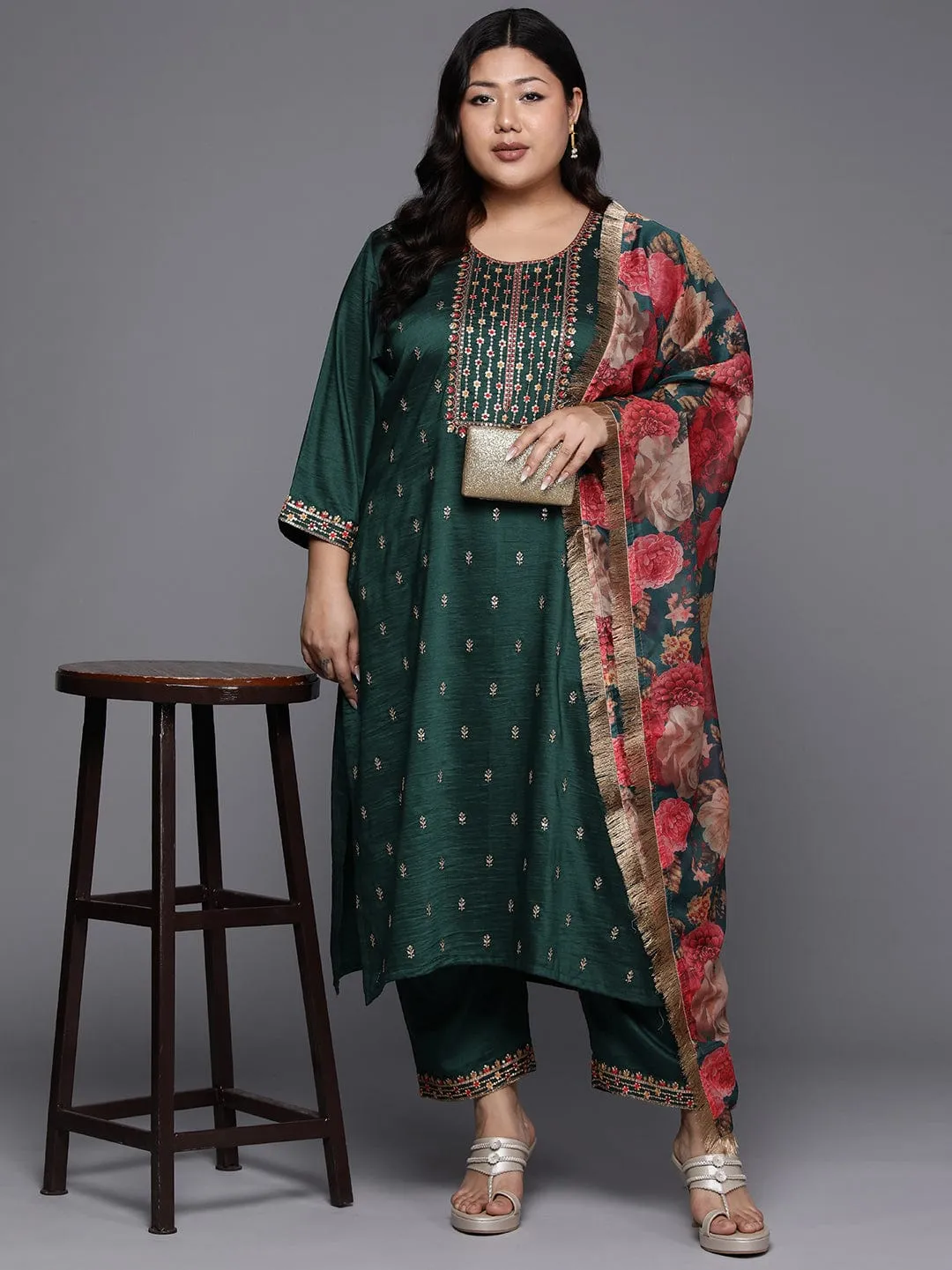 Varanga Women Plus Size Green Embroidered Straight Kurta Paired With Tonal Bottom And Printed Dupatta.