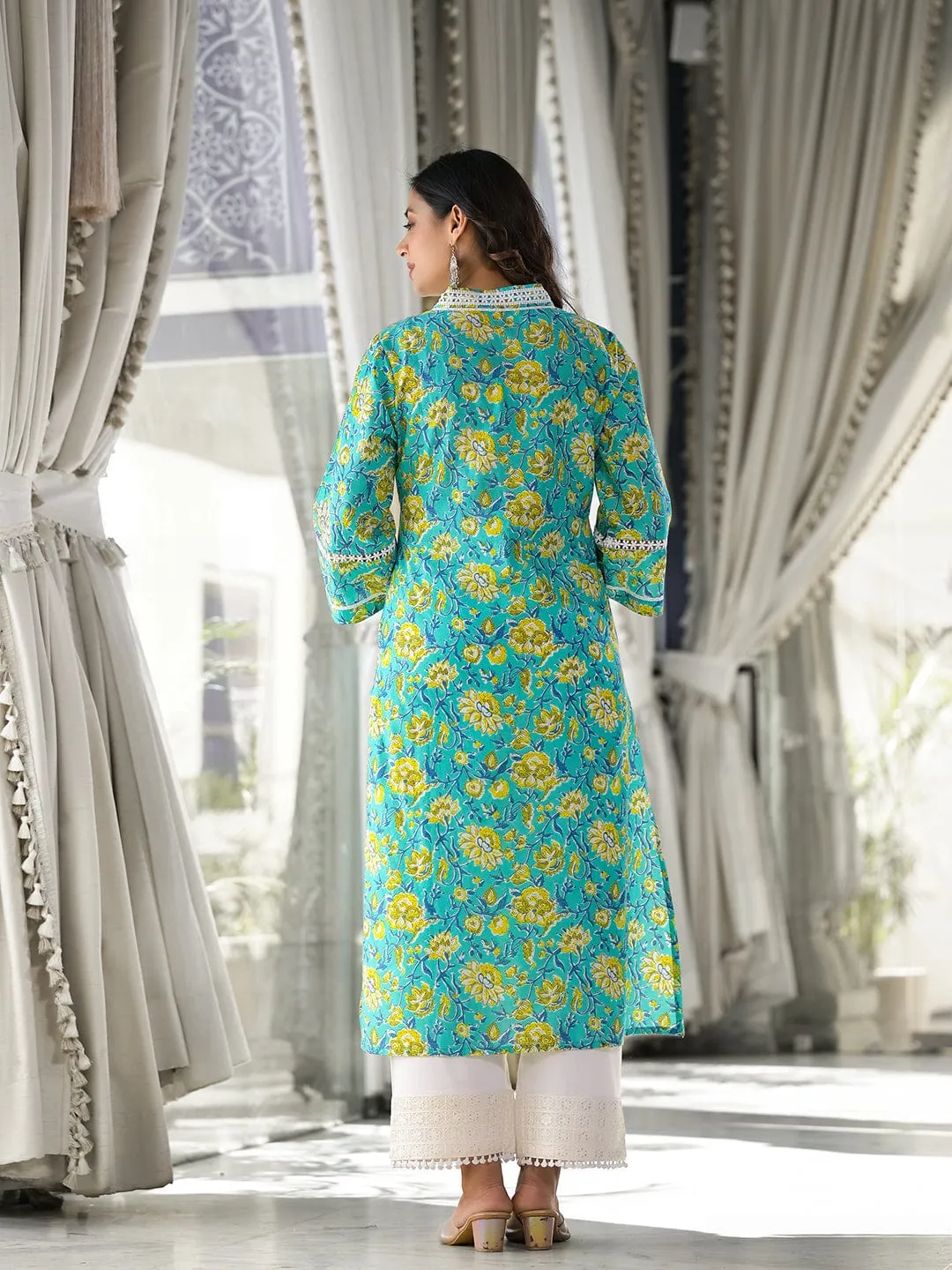 Varanga Women Sea Green Floral Printed V- Neck Stright Kurta