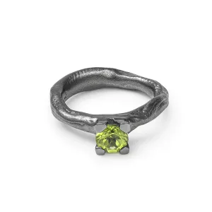 Vau Peridot Ring