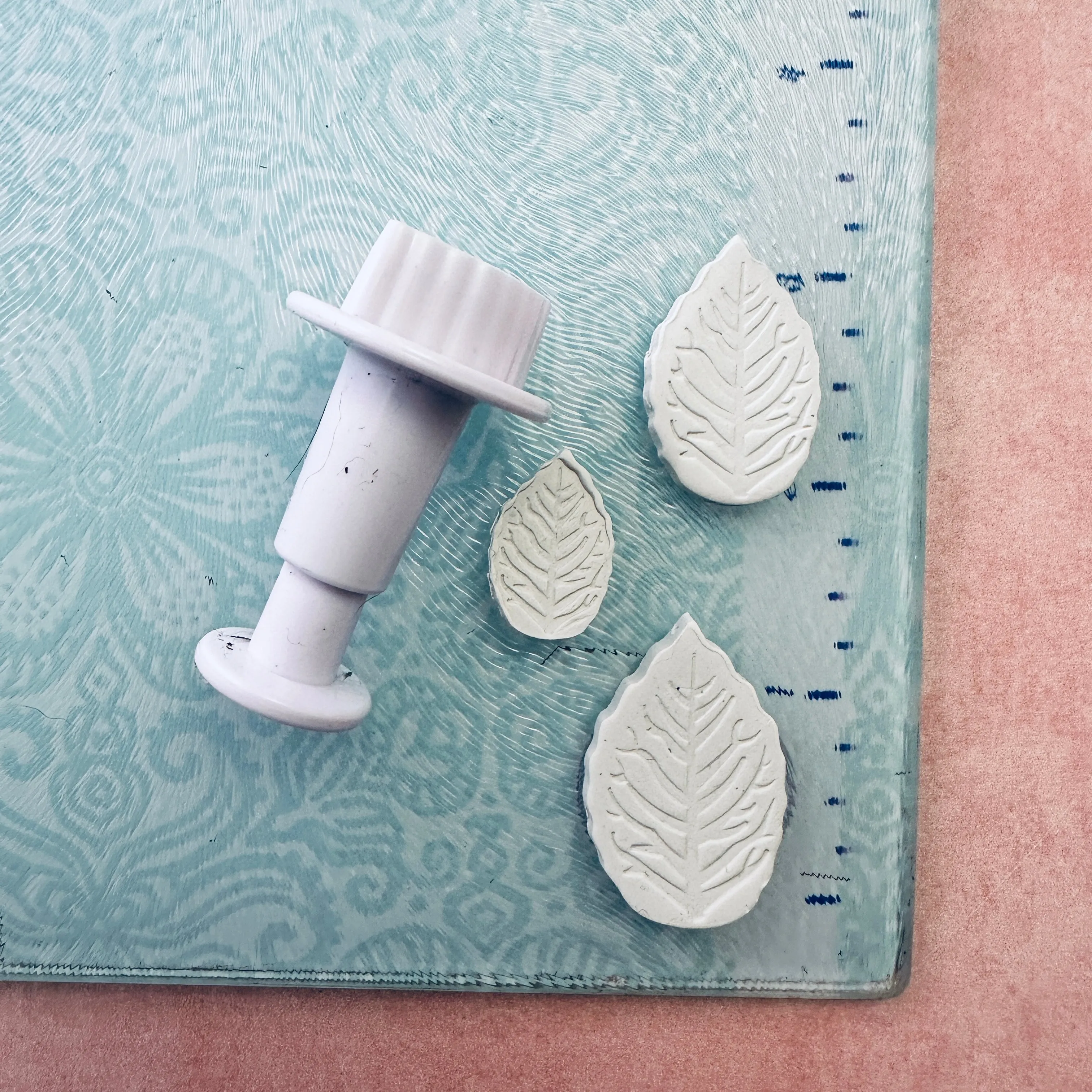 Veined Leaf Mini Shape Plunger Clay Cutter set