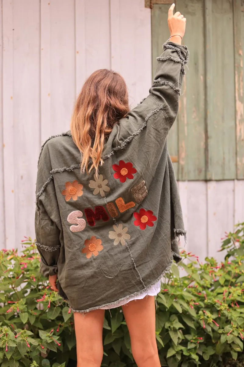 Veste kaki en denim souple finitions franges broderie Smile et fleurs au dos