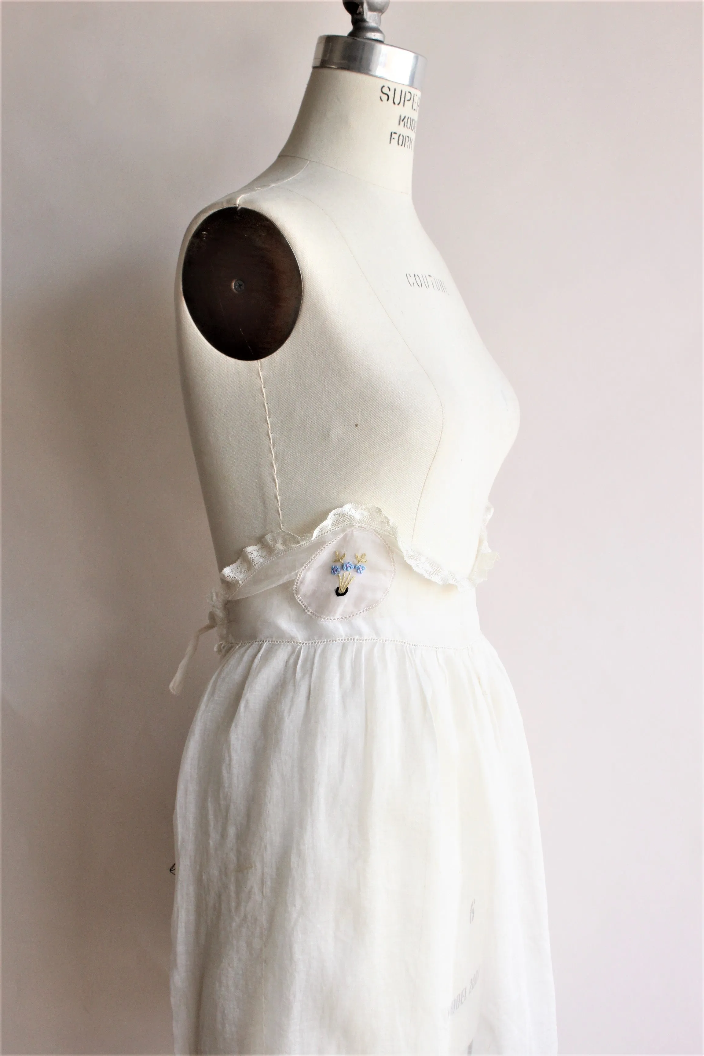 Vintage 1930s 1940s Embroidered Organza Half Apron