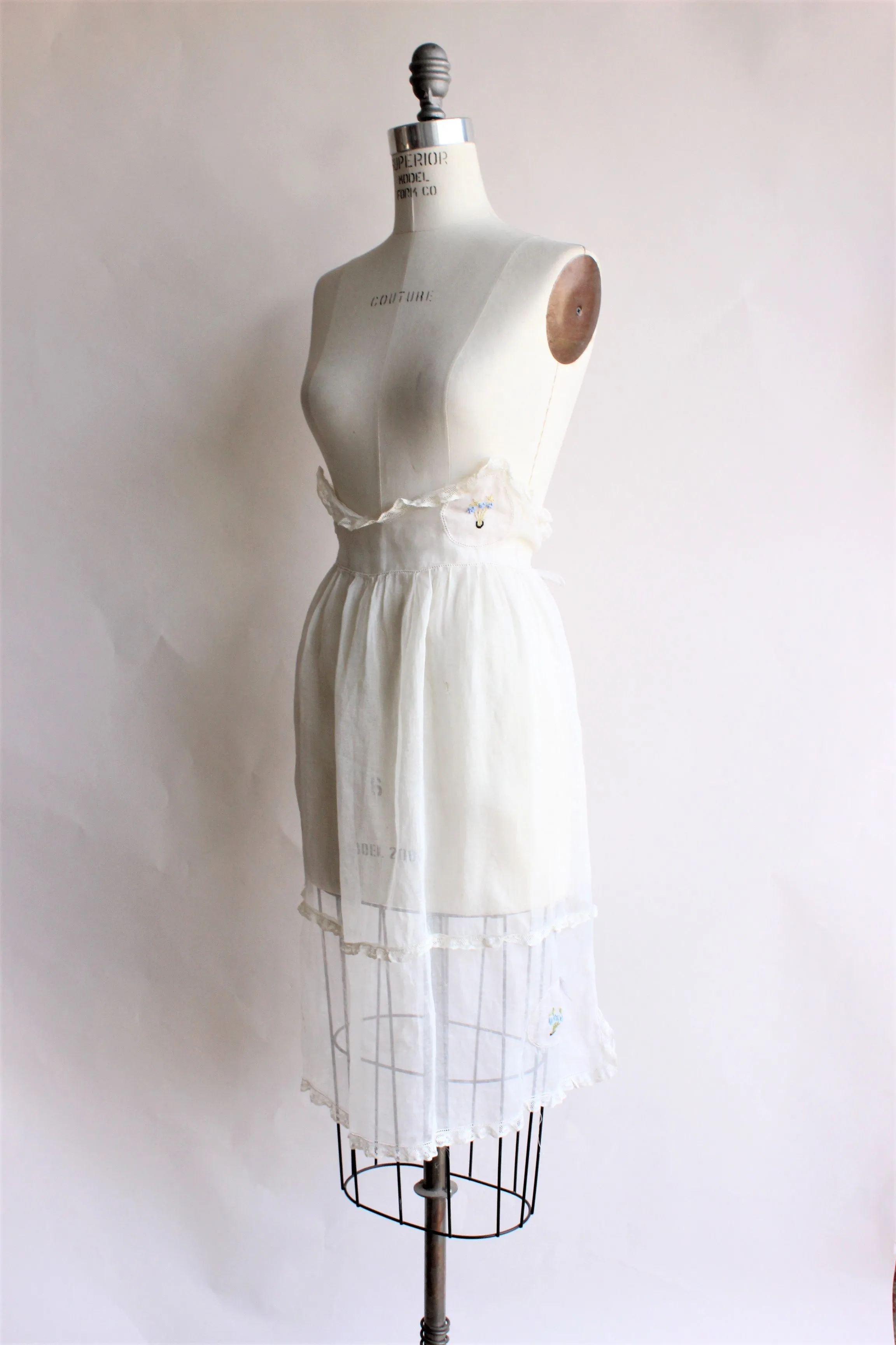 Vintage 1930s 1940s Embroidered Organza Half Apron