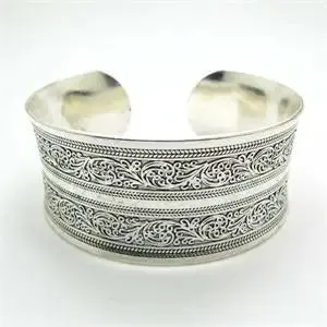 Vintage Elegant Bracelets Women Tibet   Totem Cuff Bracelets Bangles Round Metal Bracelet Jewelry Gift for Women