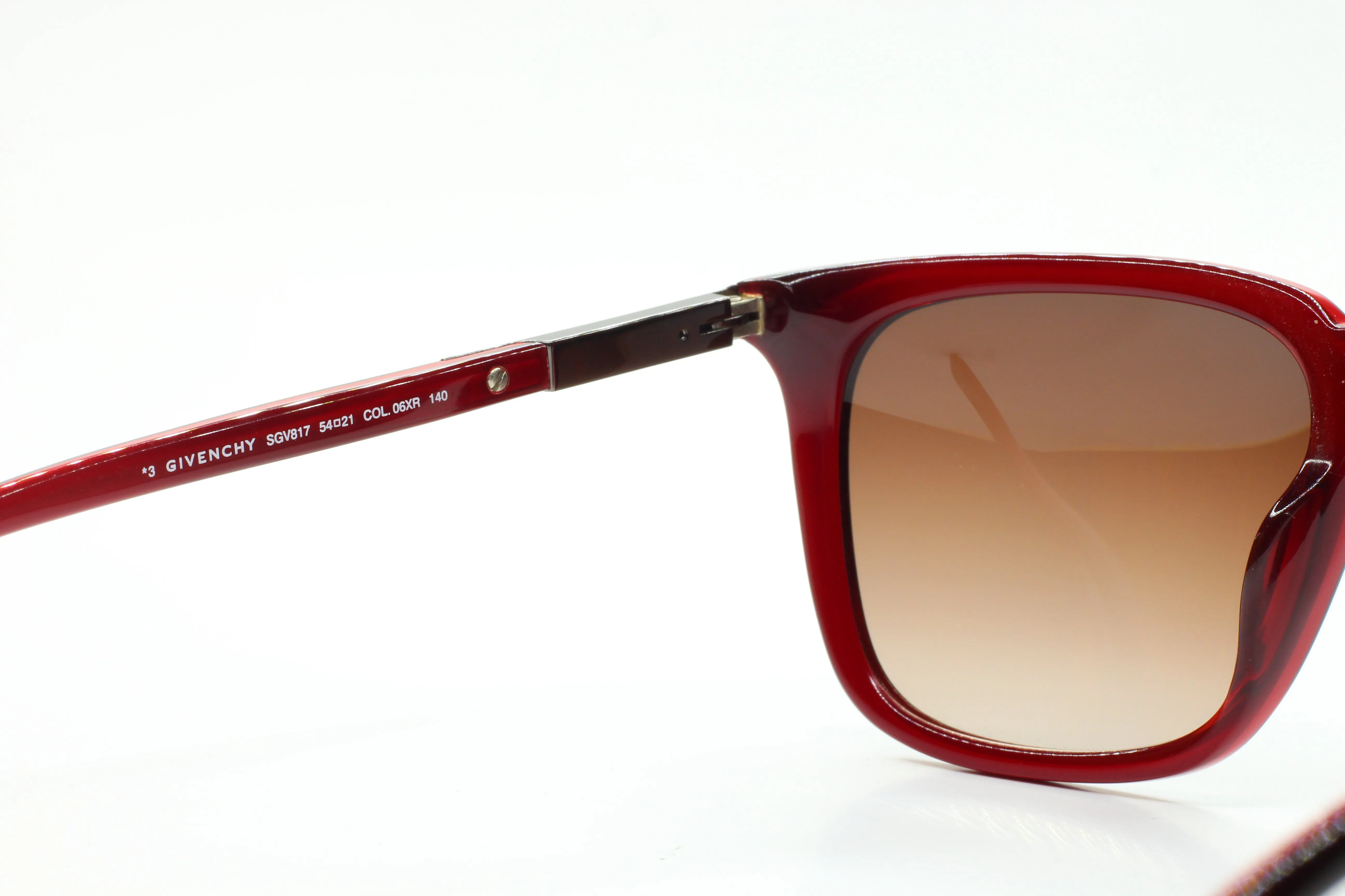 Vintage Givenchy SGV817 06XR Havana Red Luxury Italy Sunglasses