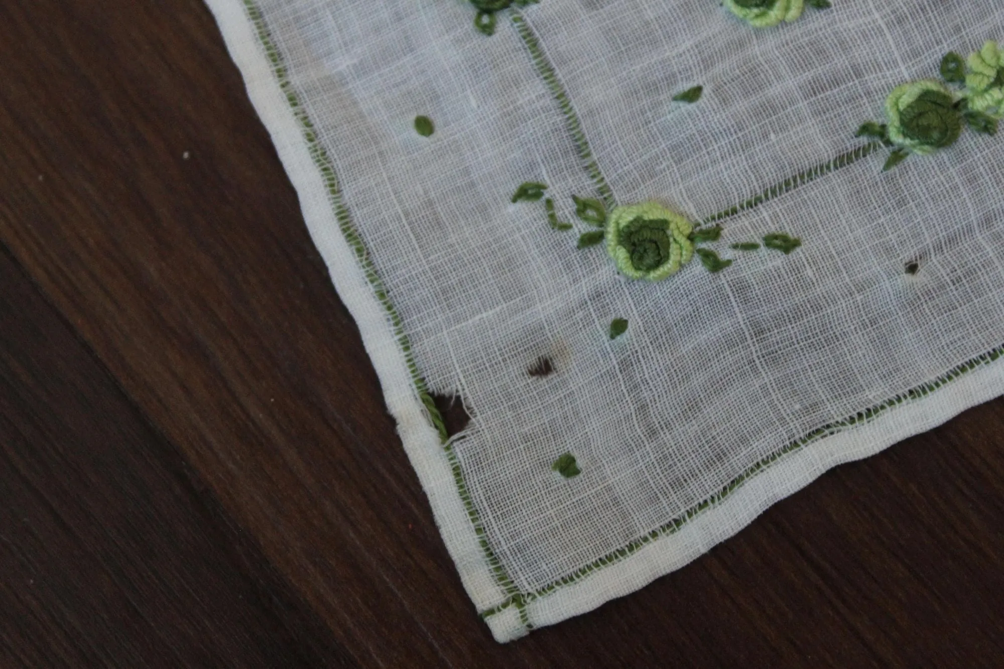 Vintage Green Linen Hankie with Tiny Flowers