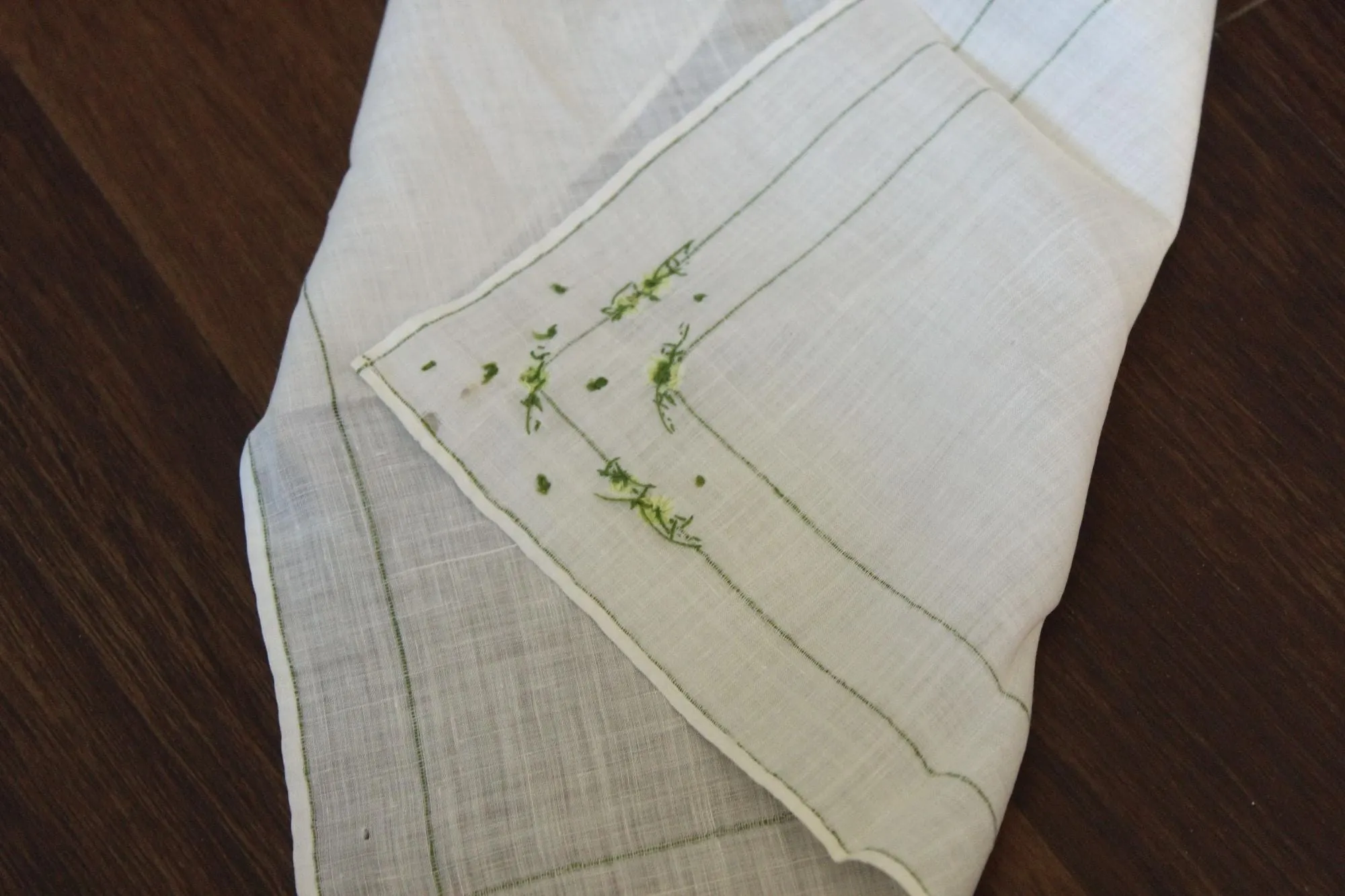 Vintage Green Linen Hankie with Tiny Flowers