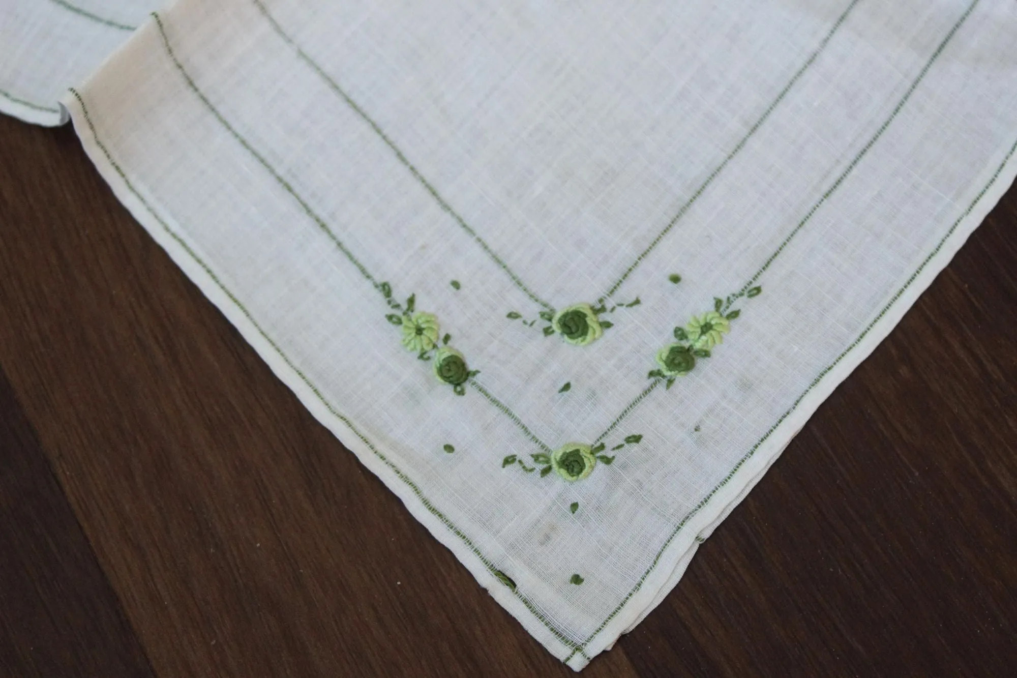 Vintage Green Linen Hankie with Tiny Flowers