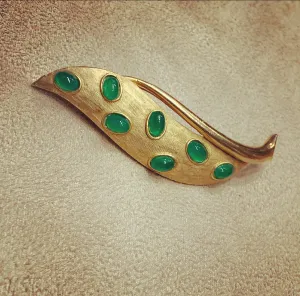 Vintage Jade gold brooch