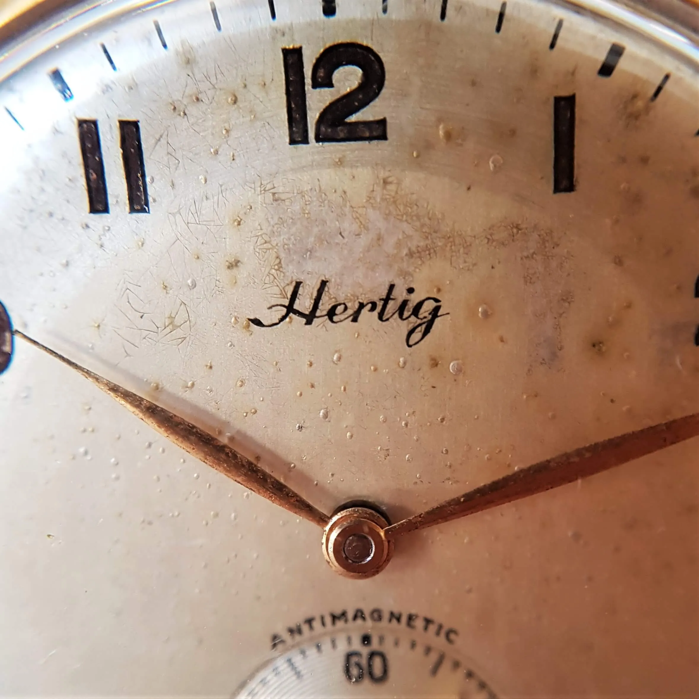 Vintage Men's Swiss-Made Hertig Mechanical Watch // Gold Plated Watch // With A Seconds Subdial