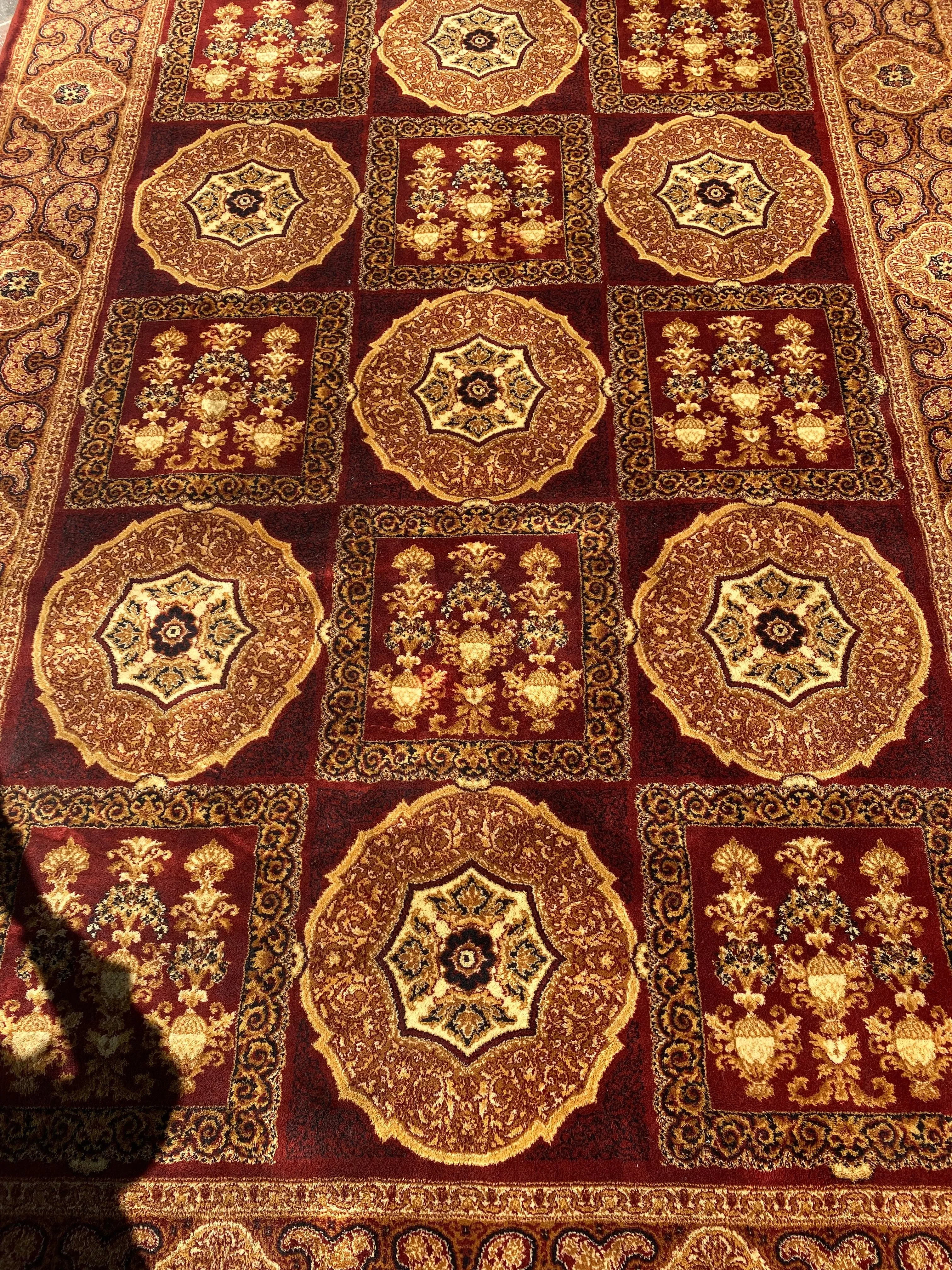 Vintage Rug in A Traditional Garden Pattern