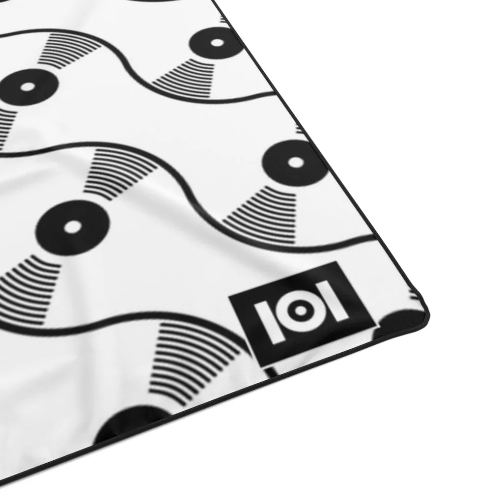 VINYL 01 PATTERN POLYESTER BLANKET - WHITE