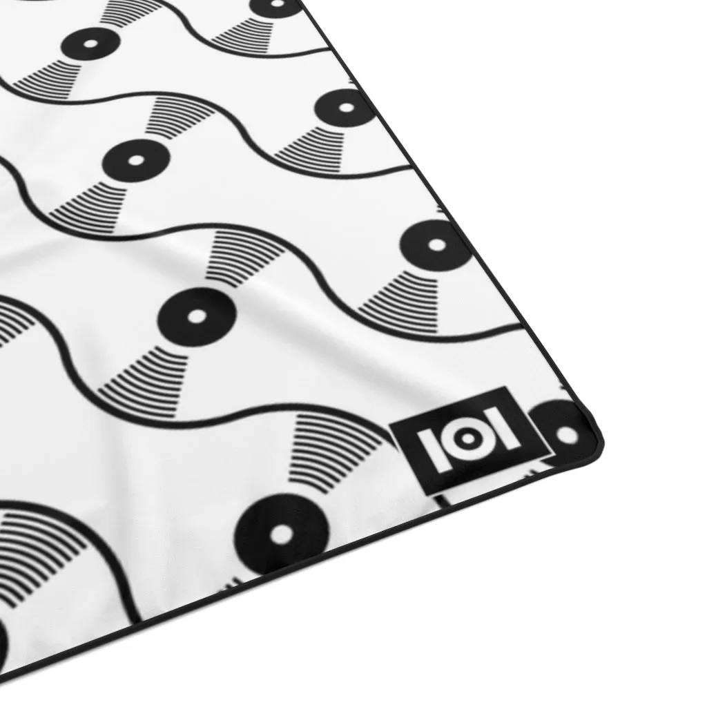 VINYL 01 PATTERN POLYESTER BLANKET - WHITE