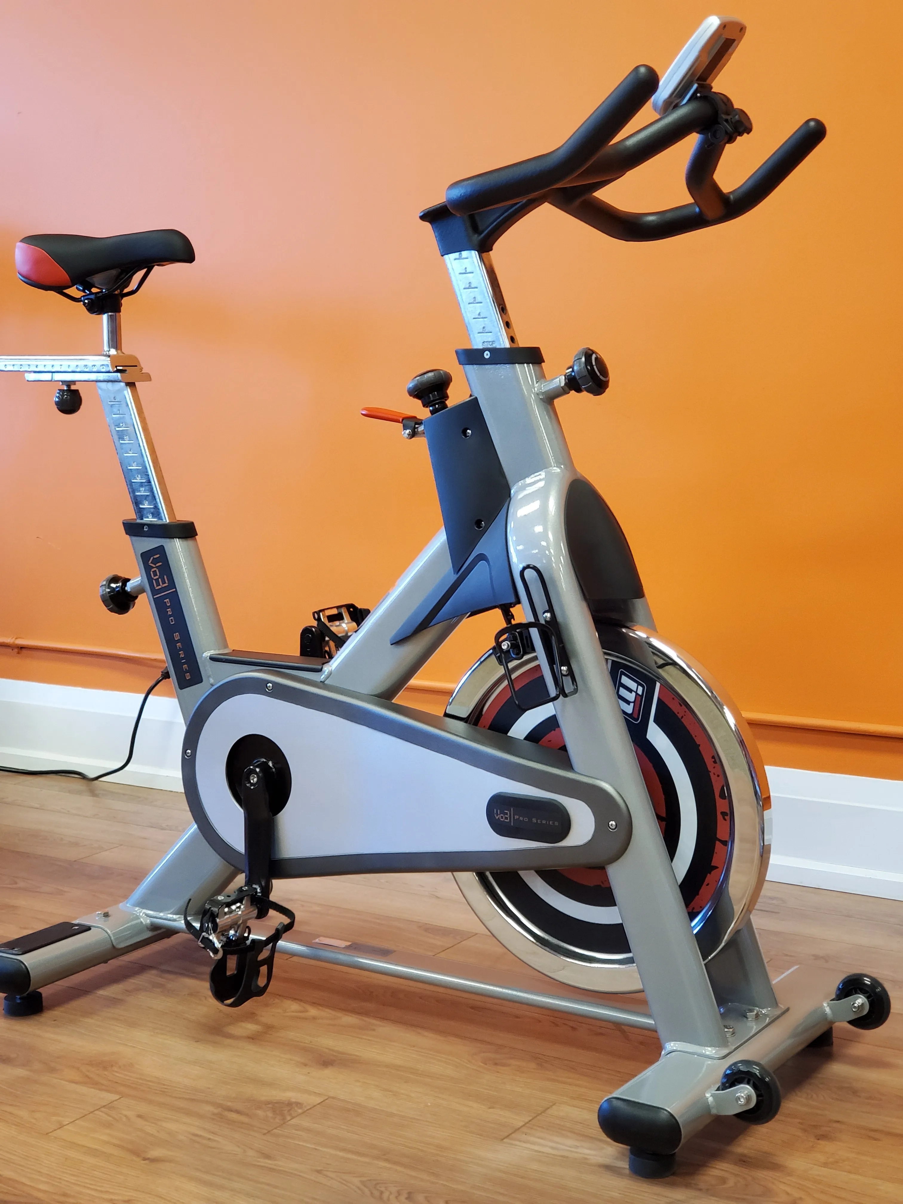 VO3 Indoor Spin Bike with Monitor