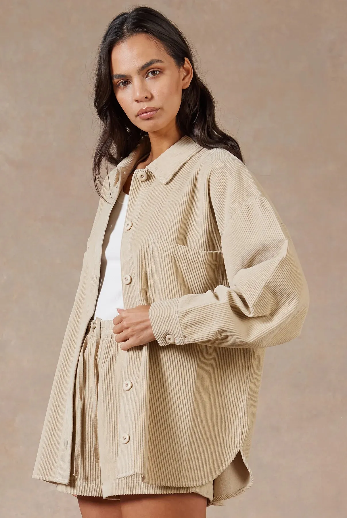 (W) Lebowski Cord Overshirt in Macadamia