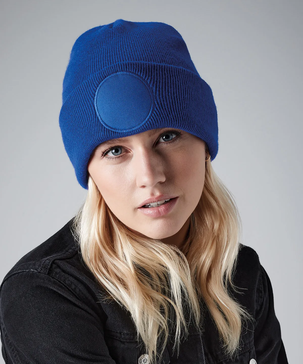 White - Circular patch beanie