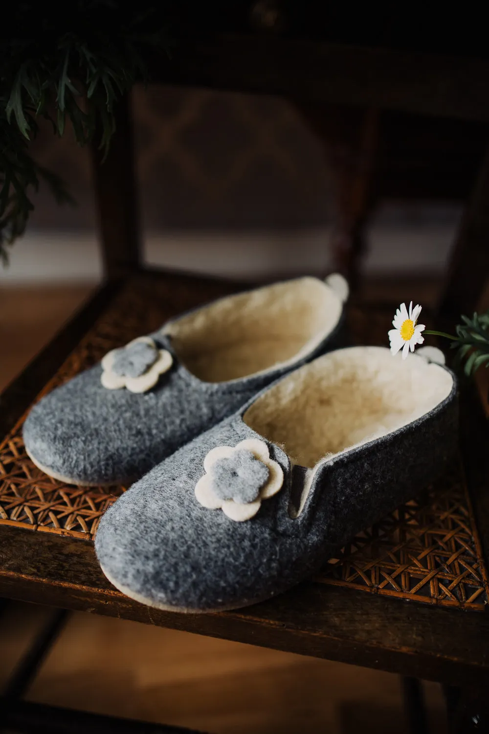 White Flower Felt Slippers with Wool