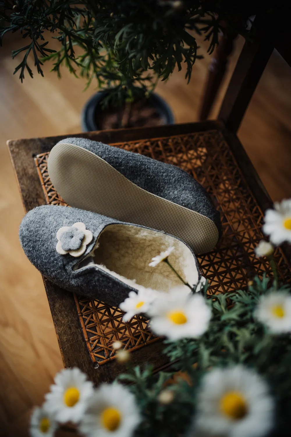 White Flower Felt Slippers with Wool